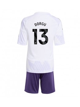 Billige Manchester United Patrick Dorgu #13 Bortedraktsett Barn 2025-26 Kortermet (+ Korte bukser)